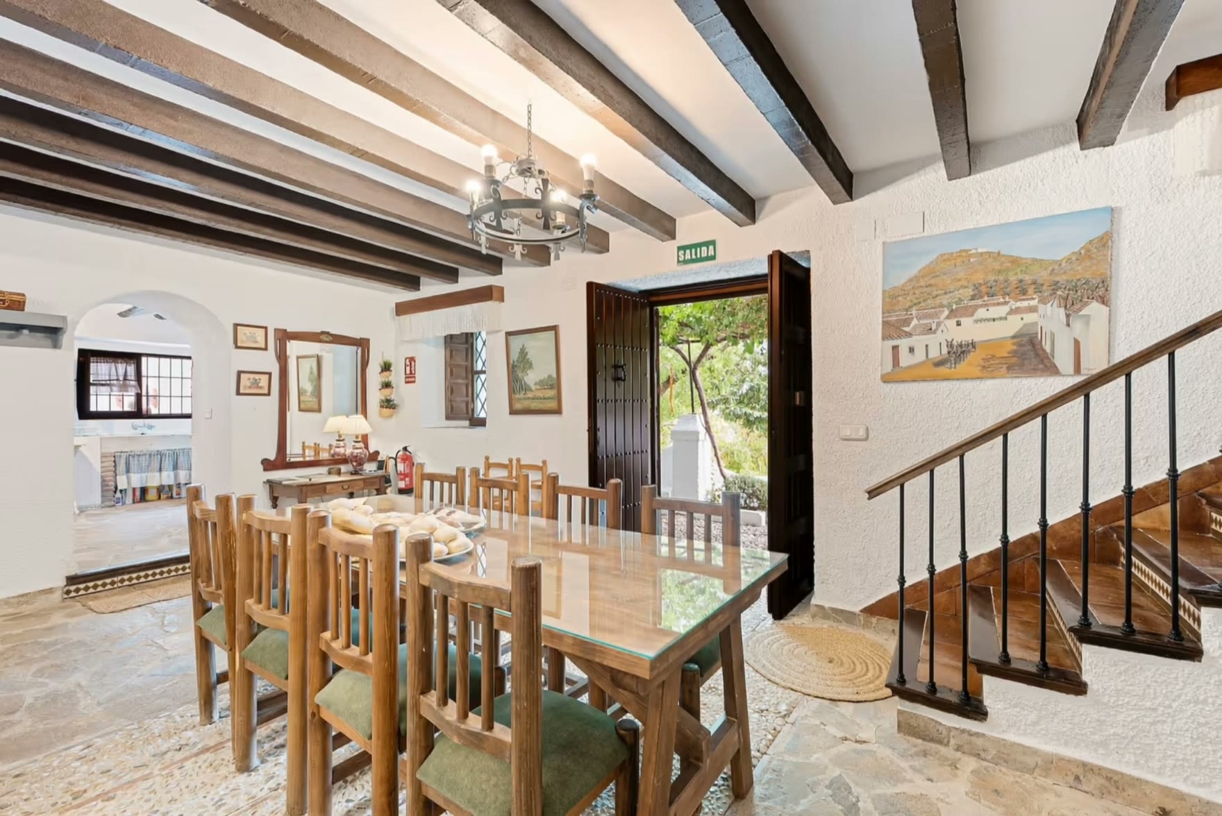 Comedor del Cortijo Caracate para una comida en familia